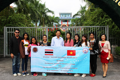 Đoàn giáo viên và sinh viên các trường Cao đẳng nghề thuộc vương quốc Thái Lan sang công tác tại trường CĐ Kinh tế-Tài chính Thái Nguyên.